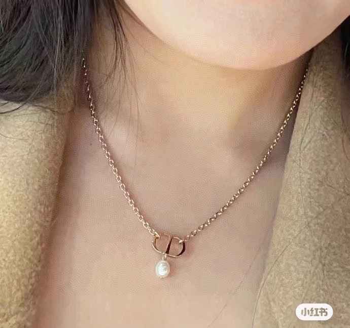 chr1st1an D10r necklaces